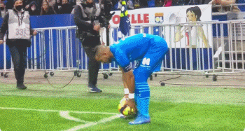 小波特连续三场比赛砍下30+&命中5个三分，篮网队史首人