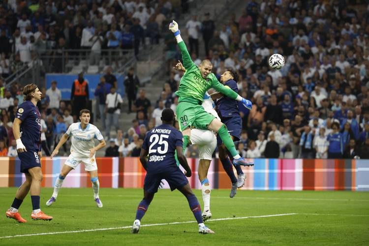 阿莫林：英超比我想象中更难踢，曼联各方面都太庞大（阿莫林：英超难度超预期，曼联在各层面规模巨大）