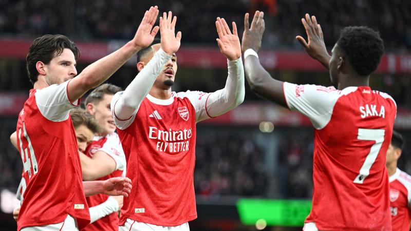 疯狂的足球：米兰门神迈尼昂的盘带合集（绿茵狂潮：米兰门神迈尼昂炫技盘带集锦）