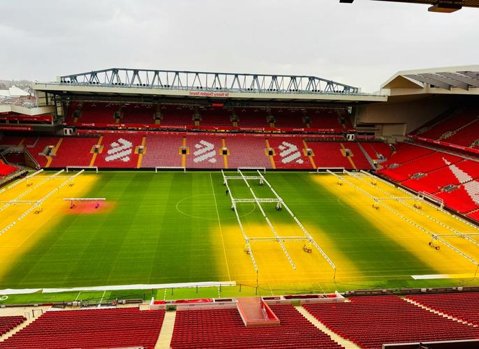 欧冠淘汰赛前瞻：巴萨主场迎战曼联,（欧冠淘汰赛前瞻：巴萨坐镇主场对阵曼联）