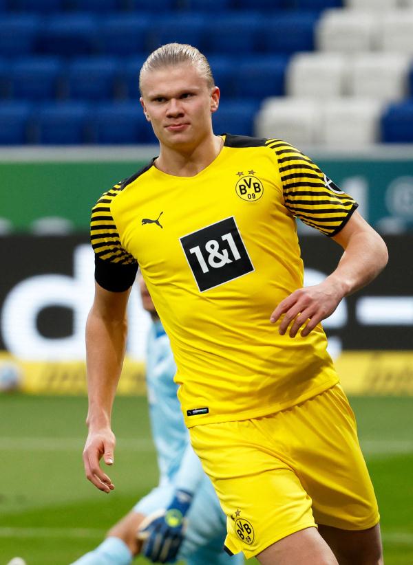 34岁阿联酋国脚奥马尔宣布退役，曾斩获亚洲足球先生（阿联酋国脚奥马尔34岁挂靴，曾获亚洲足球先生）