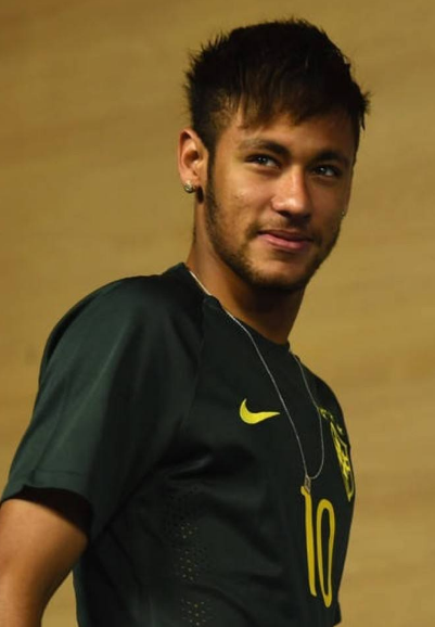 传记作者：亚马尔早期对莱万很不满，后来明白对方是想帮自己（传记作者：亚马尔起初不满莱万，后来才明白对方是在帮自己）