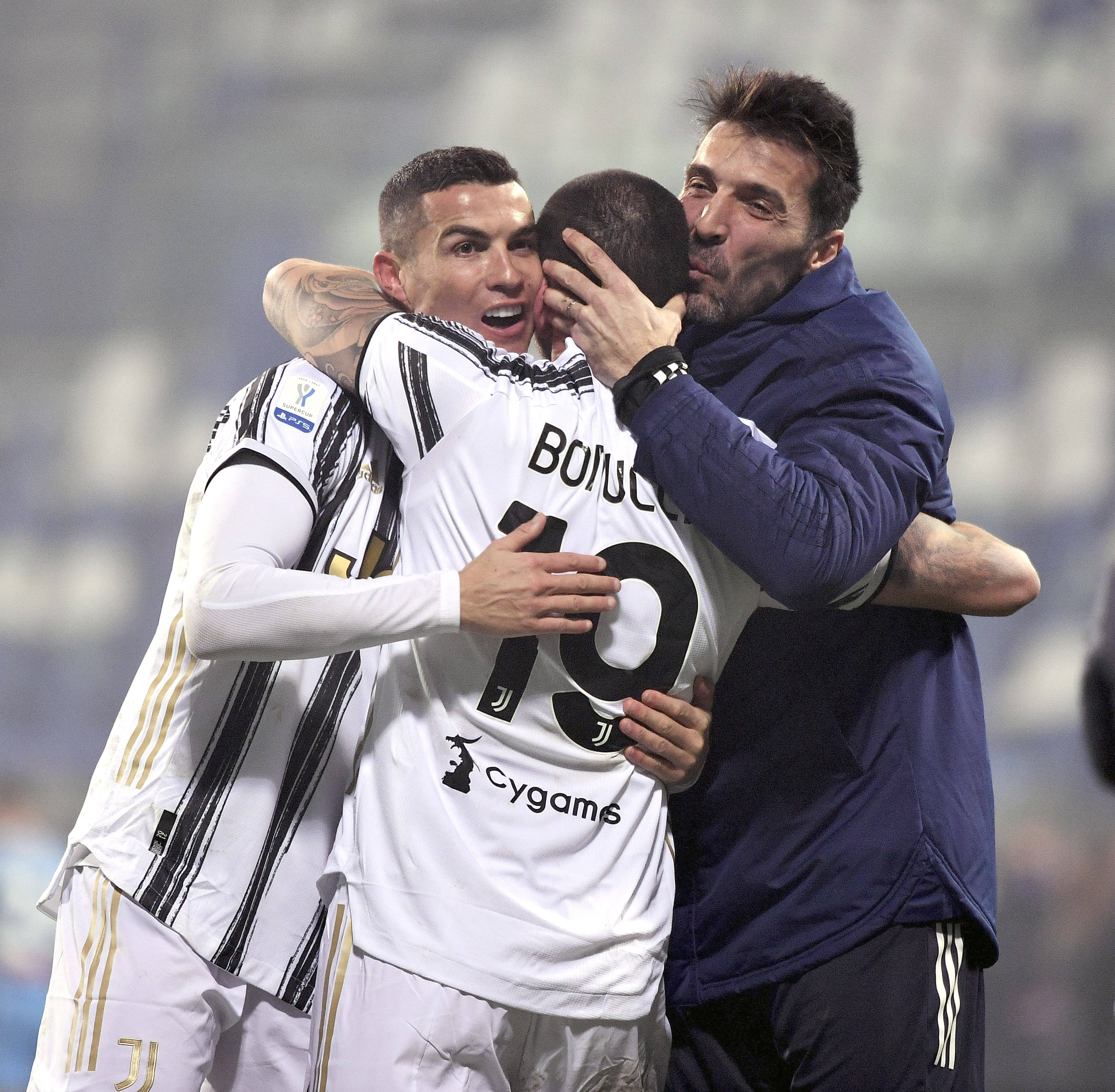 连续20场联赛进球2+，拜仁追平自己保持的德甲历史纪录（拜仁联赛已连续20场至少打入2球，追平其保持的德甲历史纪录）