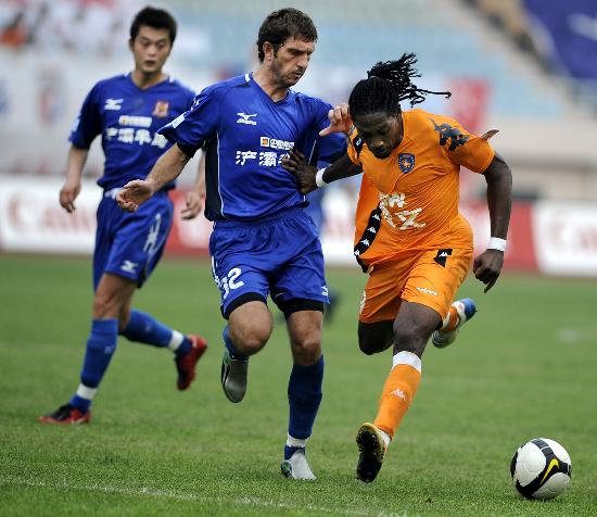 2平4负，海港为亚冠东亚赛区唯一一支还未取胜的俱乐部（2平4负，海港成亚冠东亚区唯一未尝胜绩球队）